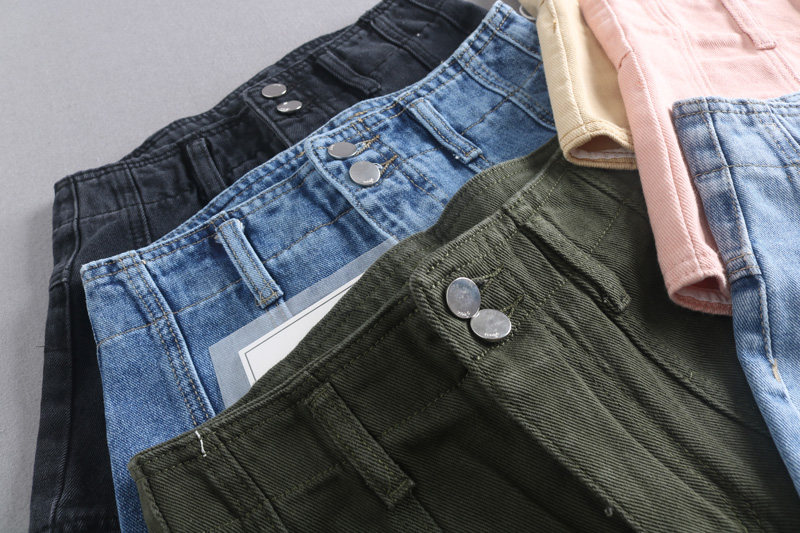 Summer women's retro high-waisted loose and slimming denim shorts and hot pants that are the same style as those worn by Instagram bloggers in Europe and America details Picture